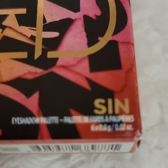 Urban Decay eyeshadow palette - Picture 6 of 6